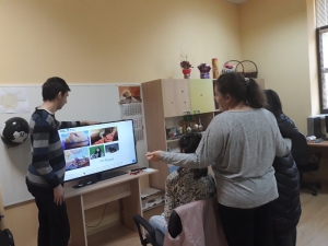 Картини на художниците със слухова загуба вдъхновиха децата от бургаския Център за социална рехабилитация и интеграция